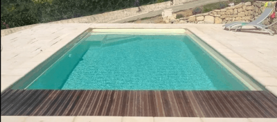 Piscine en coque pas cher polyester 